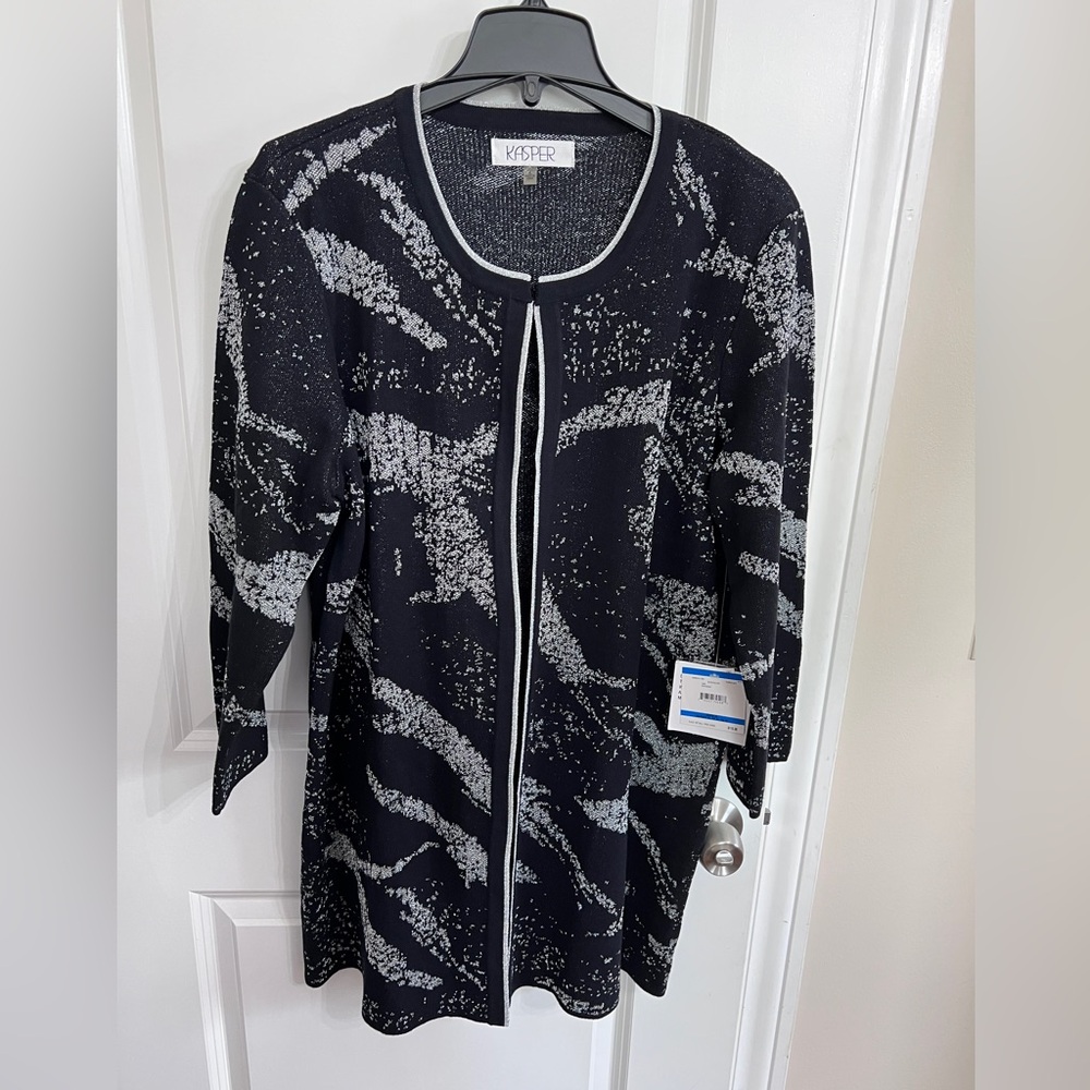 Kasper Elegant Black and White Knit Sweater